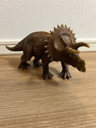 恐竜のフィギュアの写真4枚目