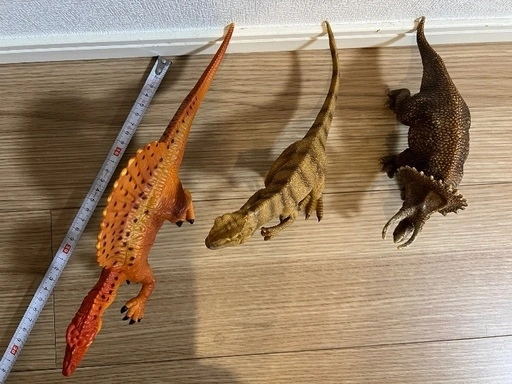 恐竜のフィギュアの写真5枚目