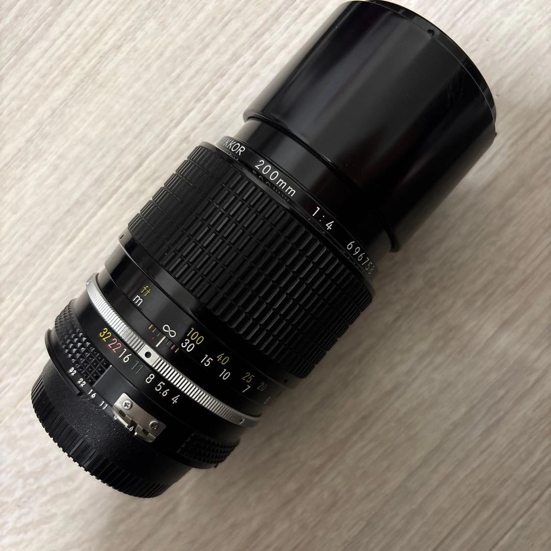 Nikon 200mm f/4 単焦点レンズ