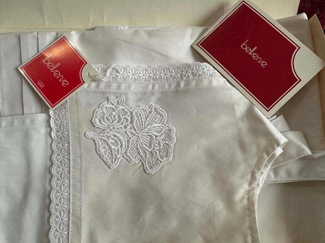 belene ホワイトエプロン 刺繍付きの写真3枚目