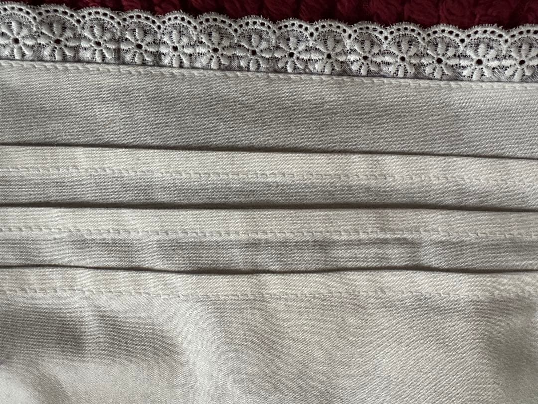 belene ホワイトエプロン 刺繍付きの写真4枚目