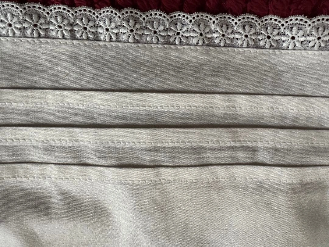 belene ホワイトエプロン 刺繍付きの写真4枚目