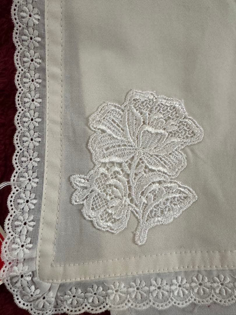 belene ホワイトエプロン 刺繍付きの写真5枚目