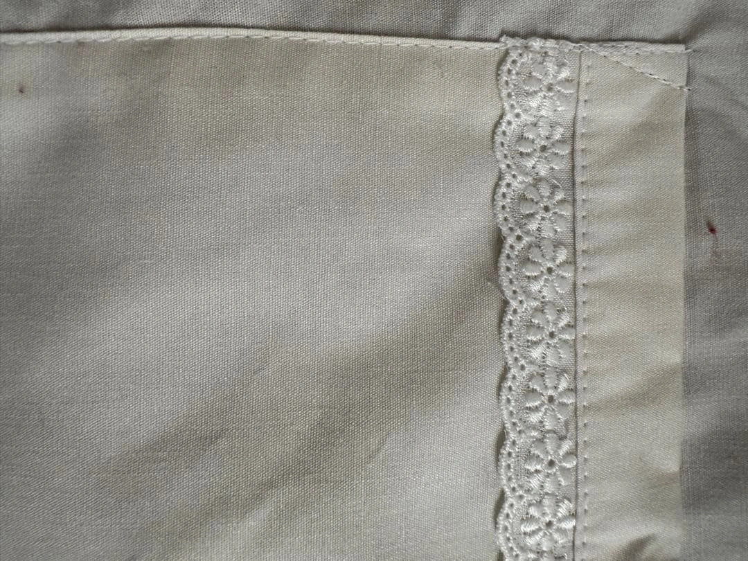 belene ホワイトエプロン 刺繍付きの写真7枚目