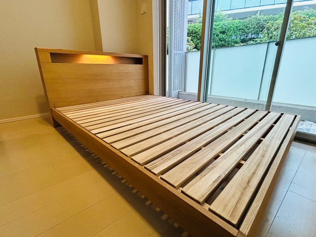 ダブルベッド ベッドフレーム 木製 間接照明付き　大塚家具