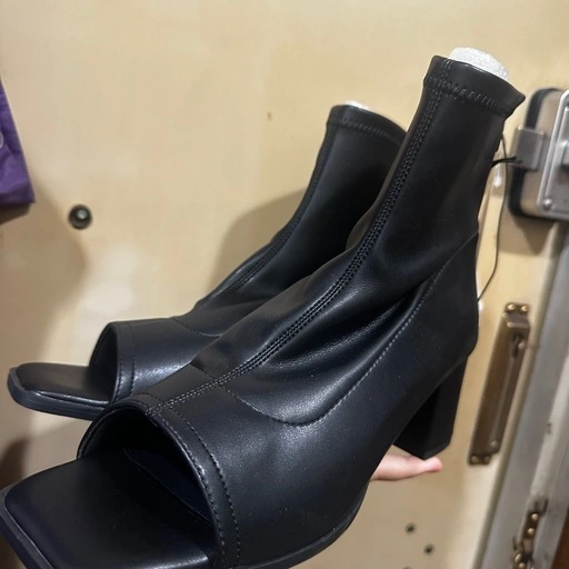 ブーツサンダル