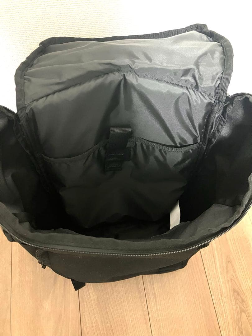 無印良品 肩の負担を軽くする 撥水 上から開く リュックサック 黒の写真4枚目
