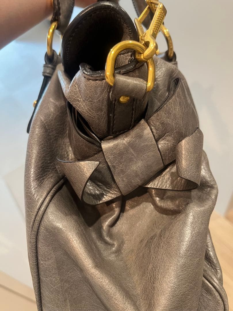miu miu 2way ハンドバッグ グレーの写真4枚目