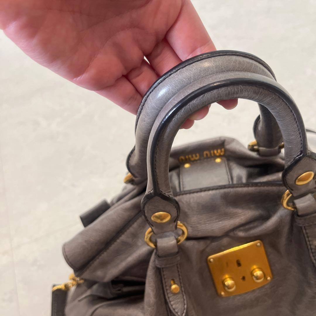 miu miu 2way ハンドバッグ グレーの写真8枚目