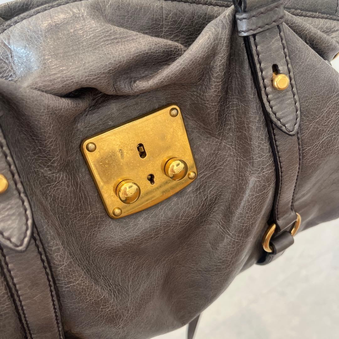 miu miu 2way ハンドバッグ グレーの写真9枚目