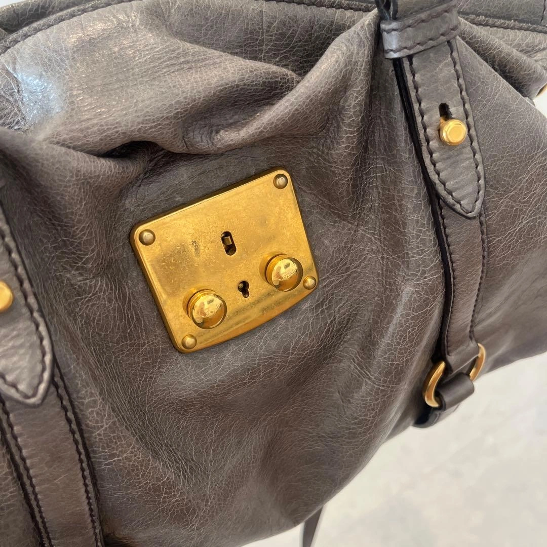 miu miu 2way ハンドバッグ グレーの写真9枚目