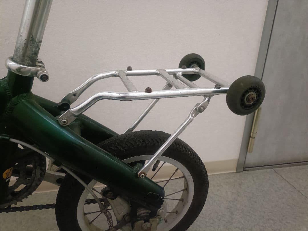 ルイガノ14インチ折りたたみ自転車ミニベロ渋谷区リアキャリアキャスター付訳ありの写真2枚目