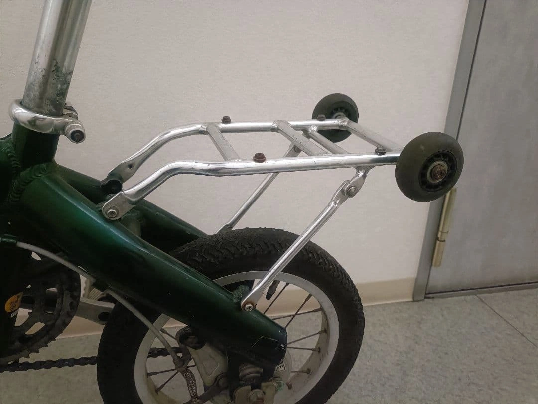 ルイガノ14インチ折りたたみ自転車ミニベロ渋谷区リアキャリアキャスター付訳ありの写真2枚目