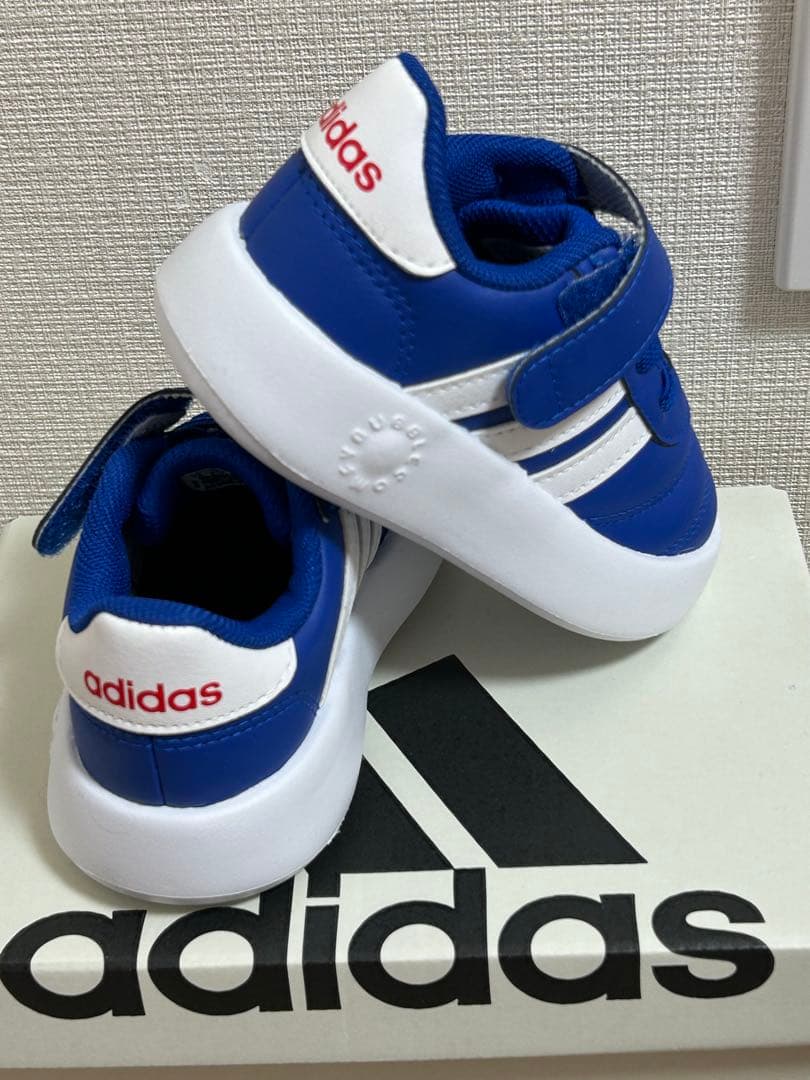 adidas 青 スニーカー 14cm 新品未使用の写真2枚目