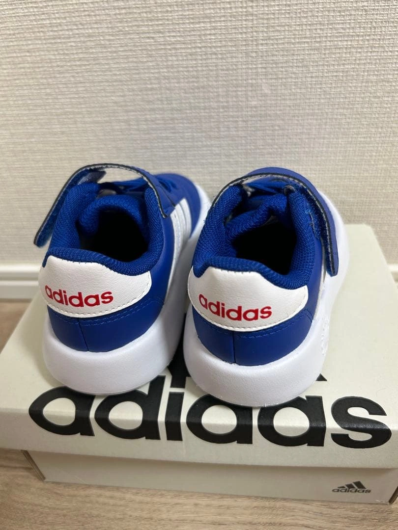 adidas 青 スニーカー 14cm 新品未使用の写真3枚目