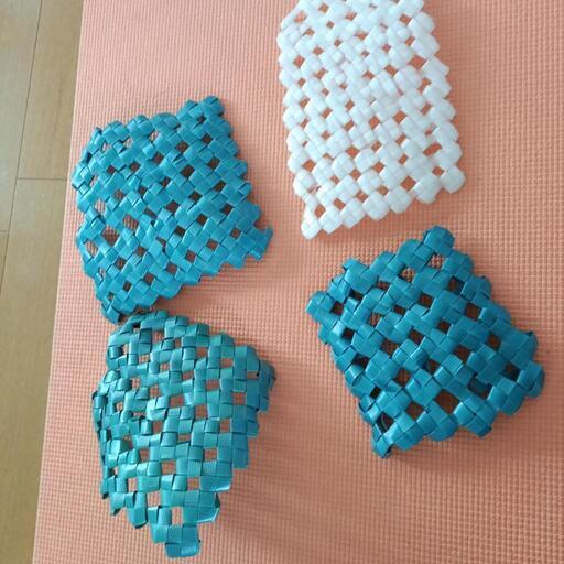 硬いPPバンドのようなもので作ったもので作った鍋敷き