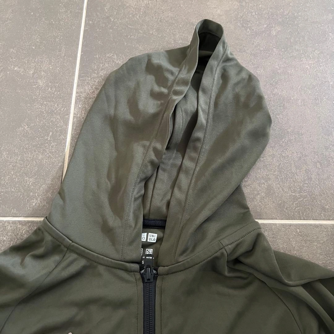 UNIQLO ナイロンフルジップパーカー カーキ Sサイズの写真4枚目