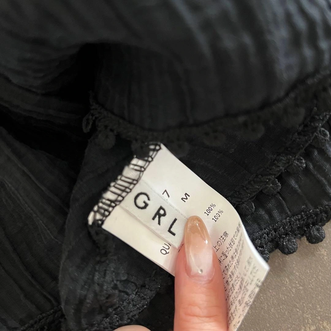 新品未使用 GRL 2Wayフリルショート丈ブラウス ブラックの写真4枚目