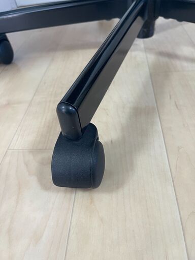 IKEA オフィスチェア デスクチェア ブラック キャスター付き 使用感ありの写真4枚目