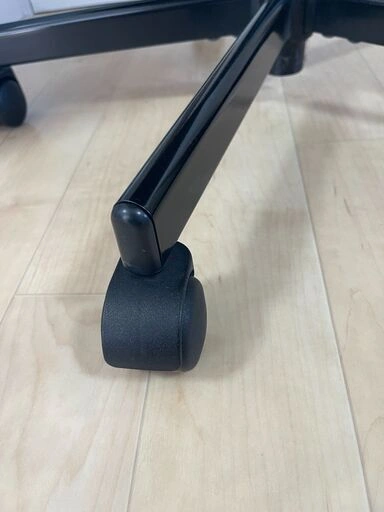 IKEA オフィスチェア デスクチェア ブラック キャスター付き 使用感ありの写真4枚目