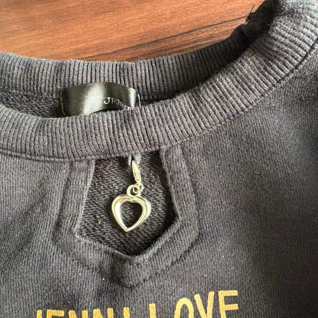 JENNI LOVE トレーナー ブラック ハートチャーム付きの写真3枚目