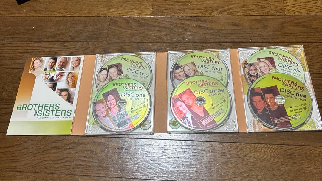 【北米版DVD】ブラザーズ&シスターズ シーズン1＆2 セット（英語学習・洋画）の写真5枚目