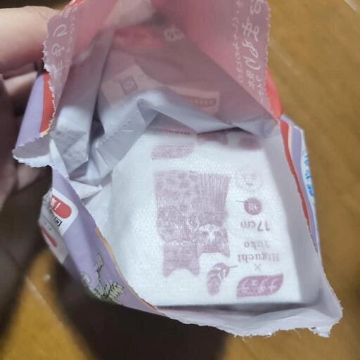 ナチュラ さら肌さらり 吸水おまもりライナー 開封、数個使用済みの写真2枚目