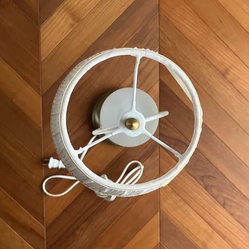 IKEA テーブルランプ ホワイト　オースティードの写真2枚目