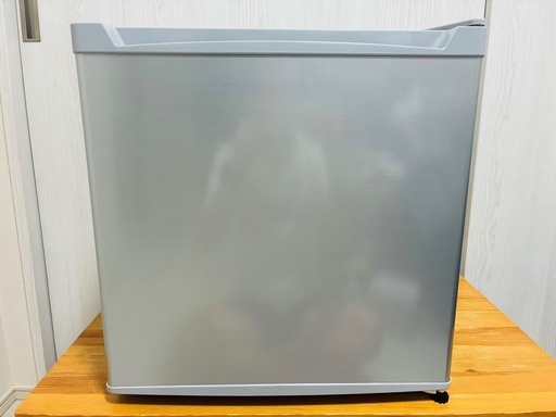 ★ほぼ新品★ アイリスオーヤマ 冷蔵庫 PRC-B051D 46L シルバーの写真2枚目