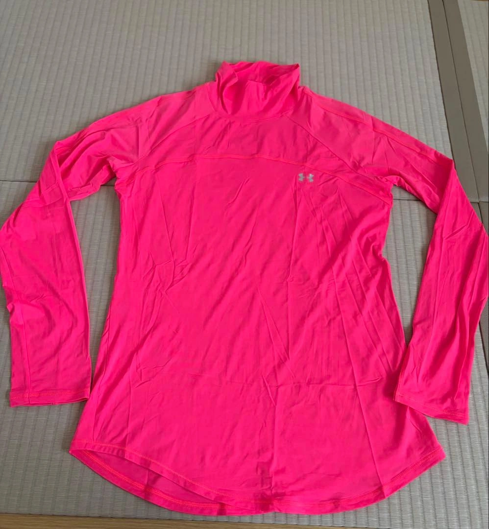 UNDER ARMOUR 長袖ハイネックシャツ ピンク