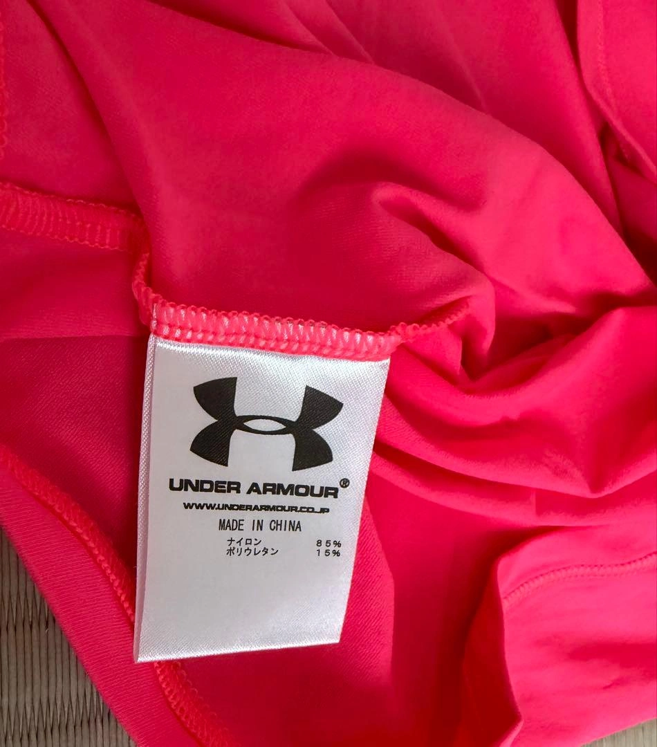 UNDER ARMOUR 長袖ハイネックシャツ ピンクの写真3枚目