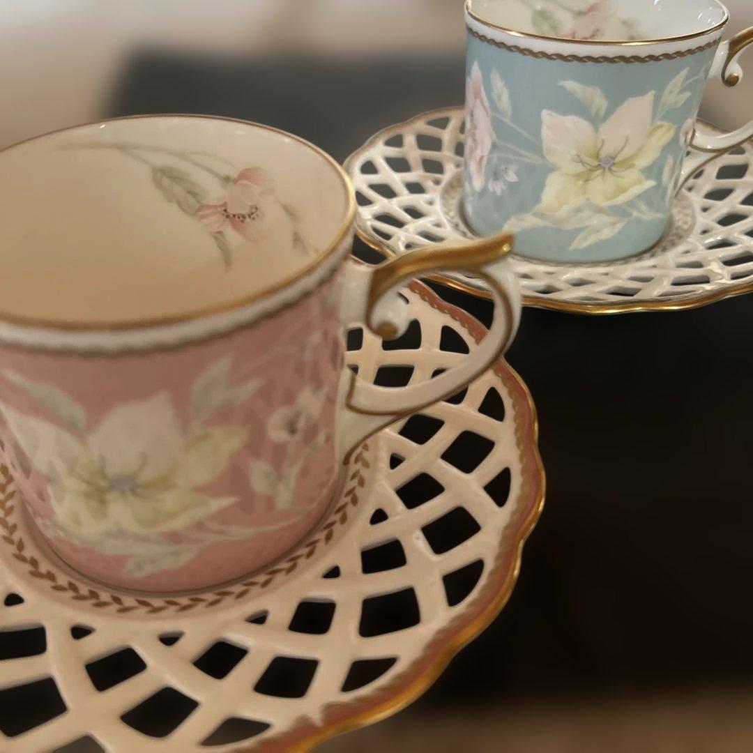 NARUMI ナルミボーンチャイナ カップ＆ソーサー 2客セット花柄 透かし彫り