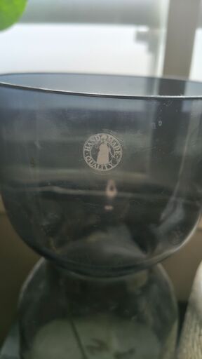 花瓶2点セット(IKEAオムテンクサム+アンティーク調ハンマードベース)の写真3枚目