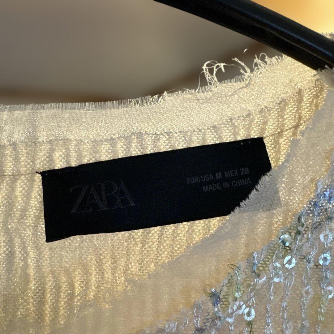 【最終値下げ】ZARA スパンコール ノースリーブ トップスの写真2枚目