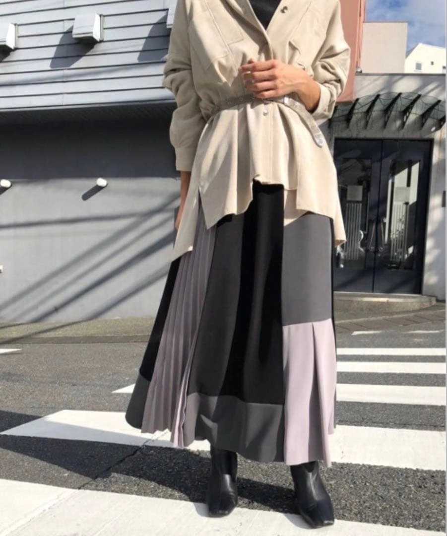 【値下げ】Ameri COLOR SCHEME SKIRT(ネット完売商品)の写真2枚目
