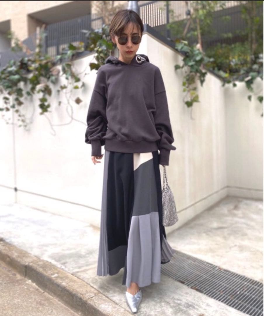【値下げ】Ameri COLOR SCHEME SKIRT（ネット完売商品）の写真3枚目