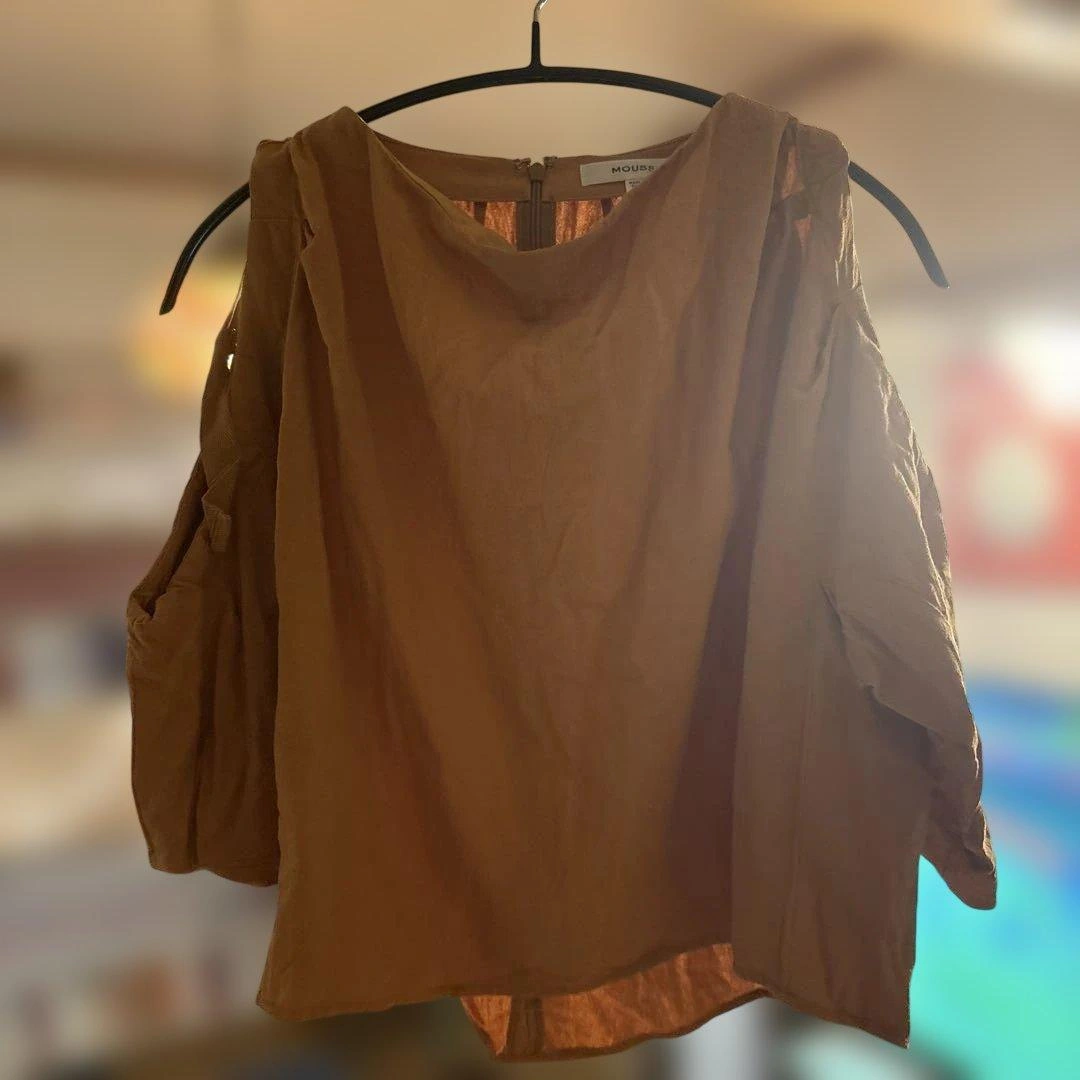 MOUSSY オープンショルダー トップス ブラウンの写真2枚目