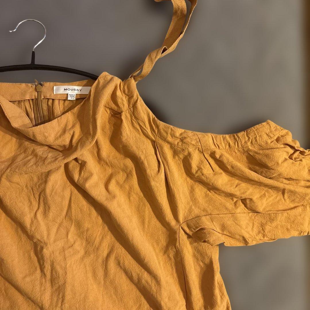 MOUSSY オープンショルダー トップス ブラウンの写真5枚目