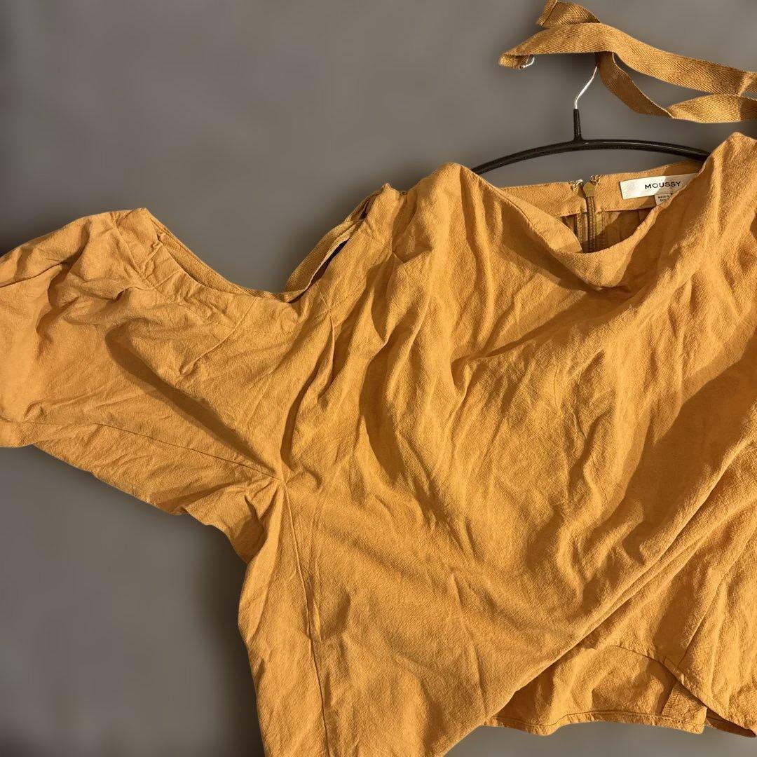 MOUSSY オープンショルダー トップス ブラウンの写真6枚目