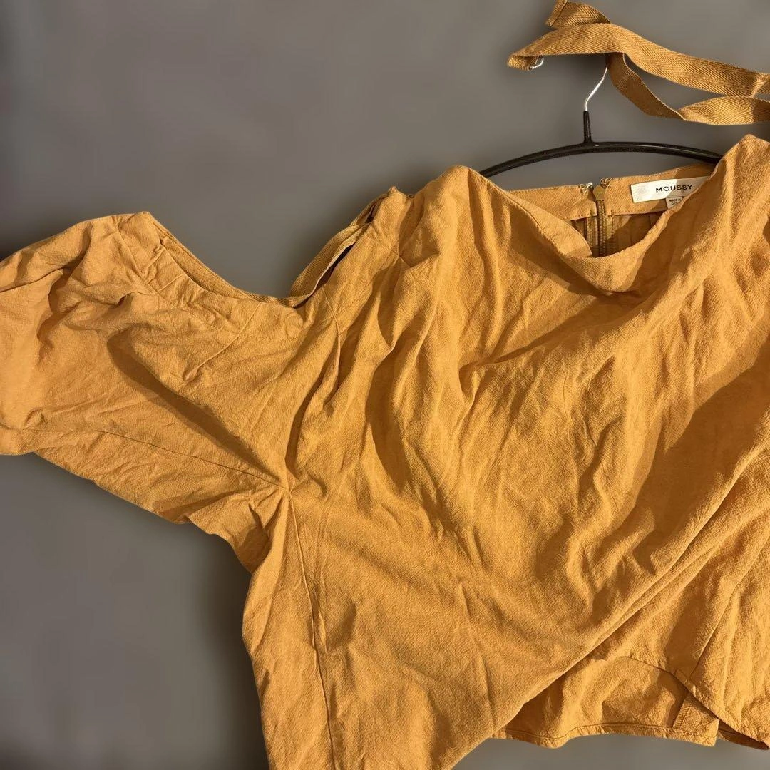 MOUSSY オープンショルダー トップス ブラウンの写真6枚目