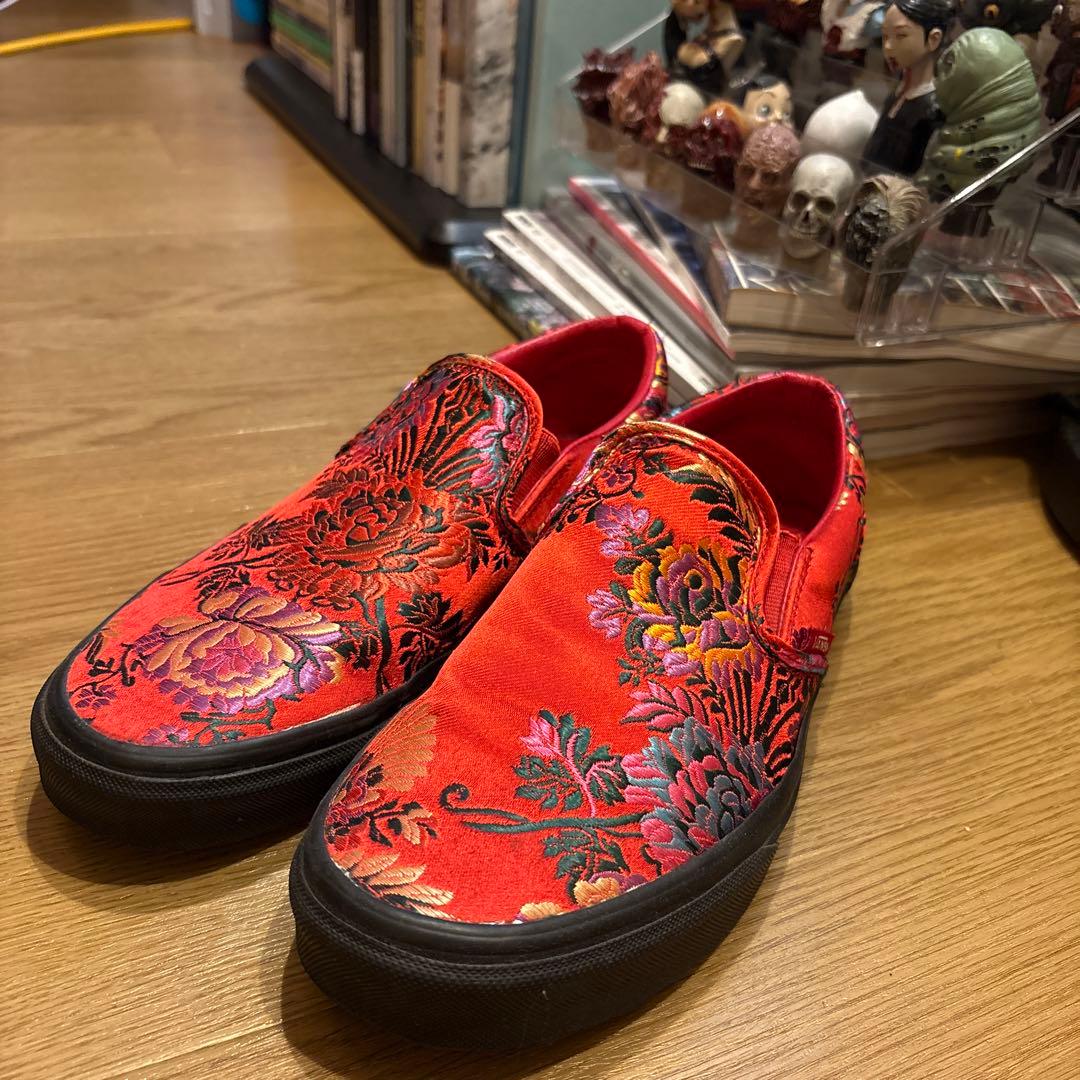 【最終値下げ】VANS スリッポン レッド 花柄 刺繍 26.5 良品