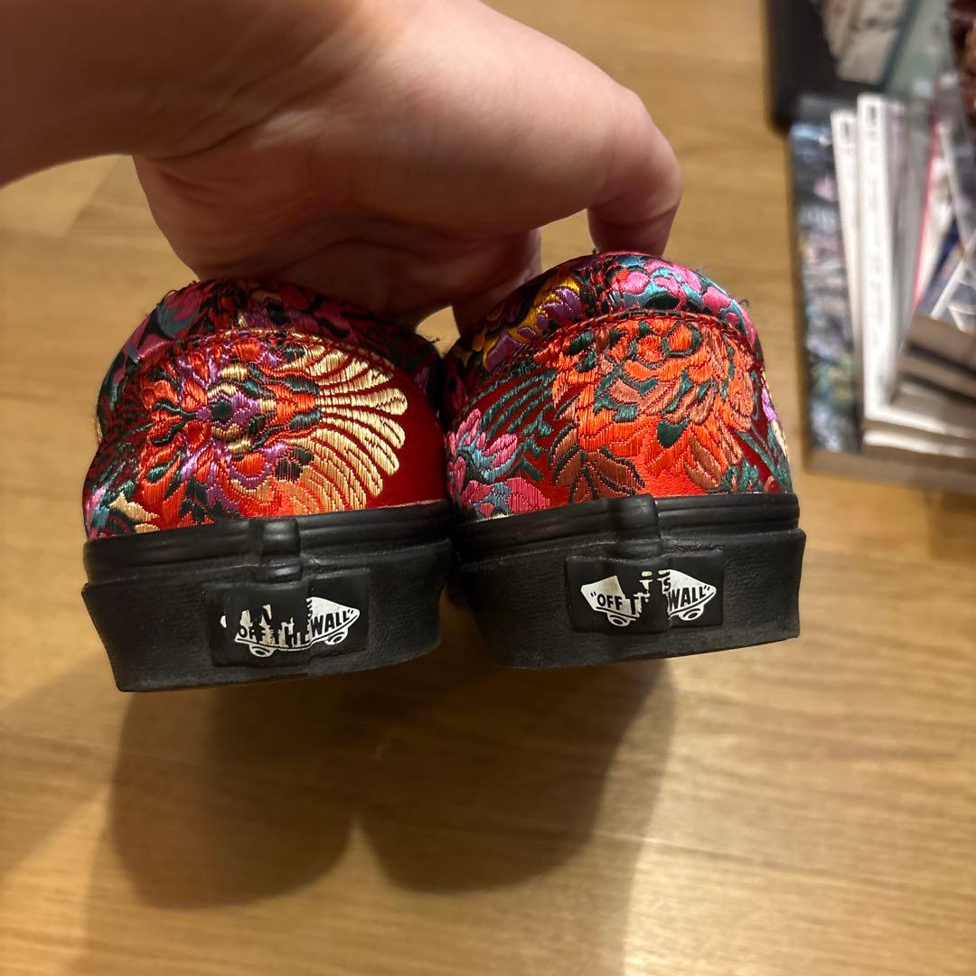 【最終値下げ】VANS スリッポン レッド 花柄 刺繍 26.5 良品の写真9枚目