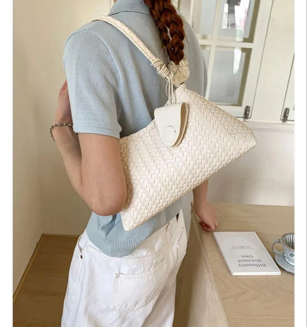 新品 メッシュ編み ショルダーバッグ ホワイトの写真3枚目