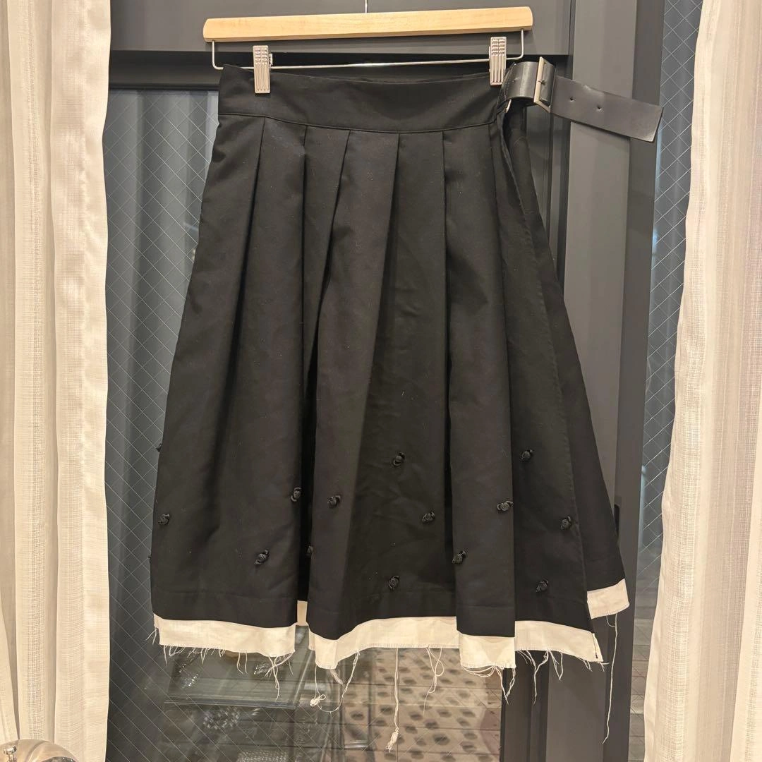neith Rose Pleats Skirt Pants
