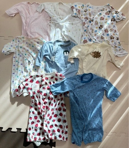 新生児〜乳児用の長袖ベビー肌着・ロンパースなどの8枚セット