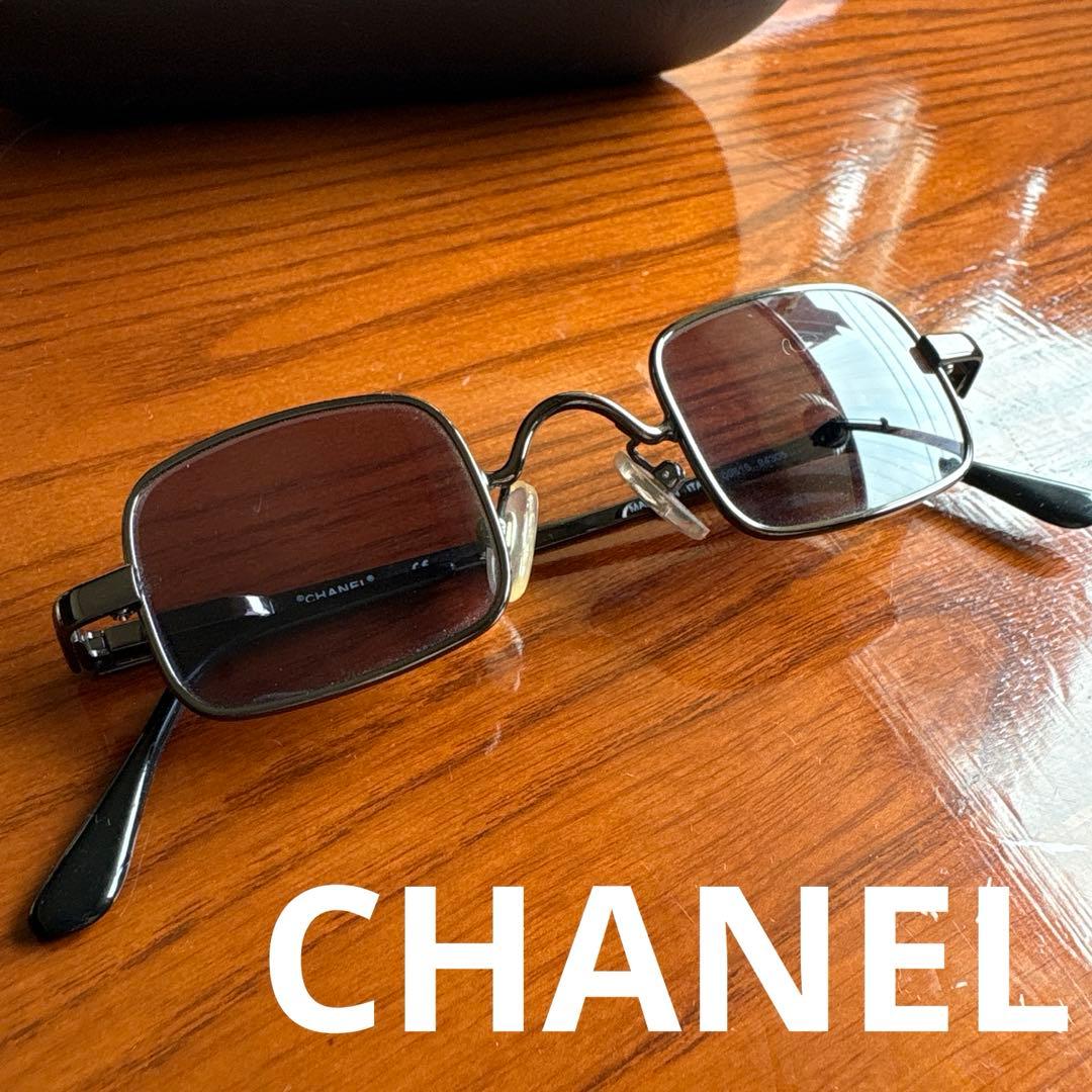 【希少】CHANEL ヴィンテージ ミニスクエア メタル サングラス ケースなしの写真2枚目