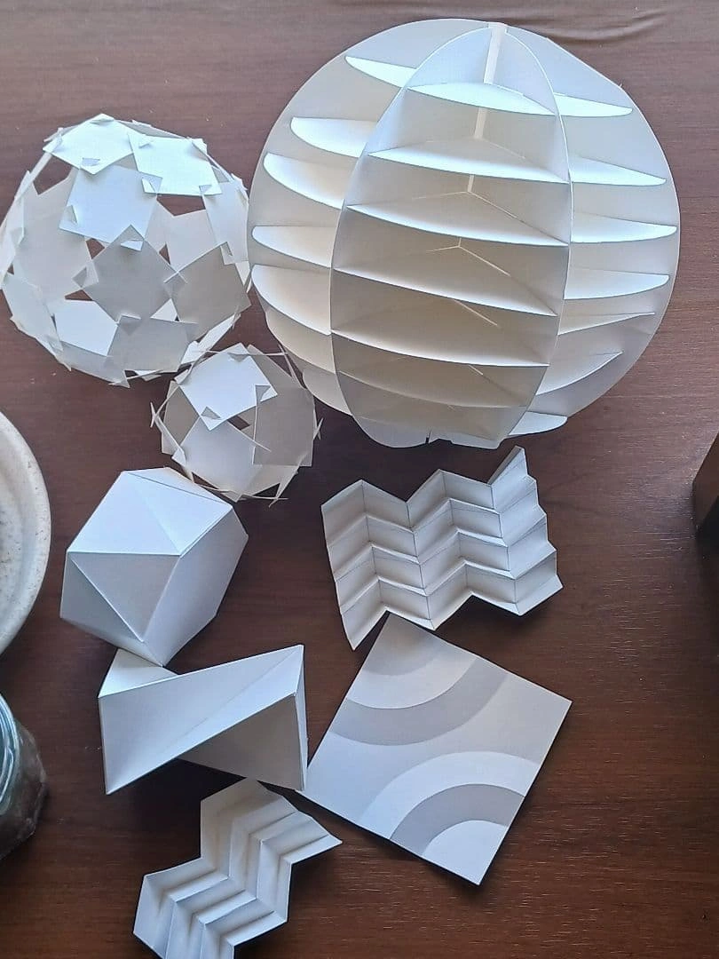 クラフト 制作 紙 立体 ハンドメイド 壁飾り ランプシェード 造形 課題の写真7枚目