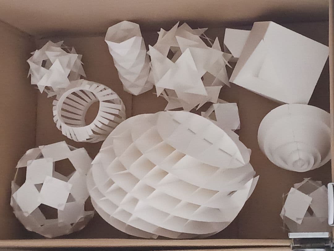 クラフト 制作 紙 立体 ハンドメイド 壁飾り ランプシェード 造形 課題の写真9枚目