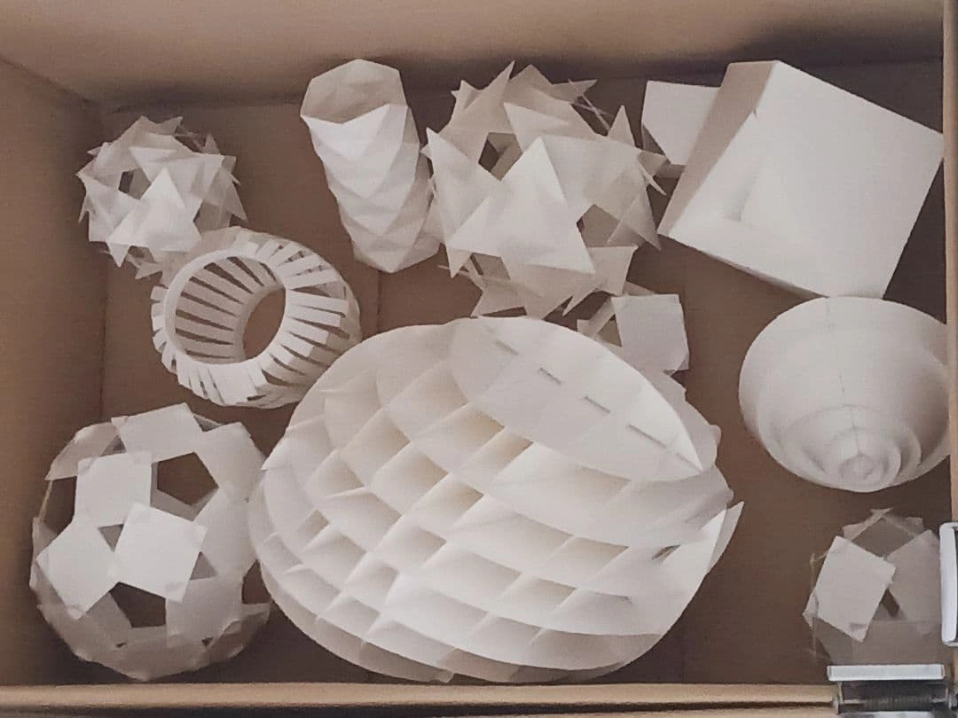 クラフト 制作 紙 立体 ハンドメイド 壁飾り ランプシェード 造形 課題の写真9枚目