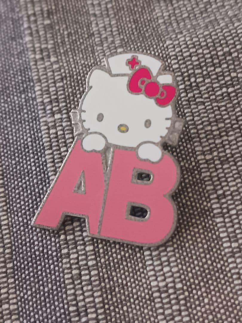 ハローキティ ナース AB型ピンバッジ